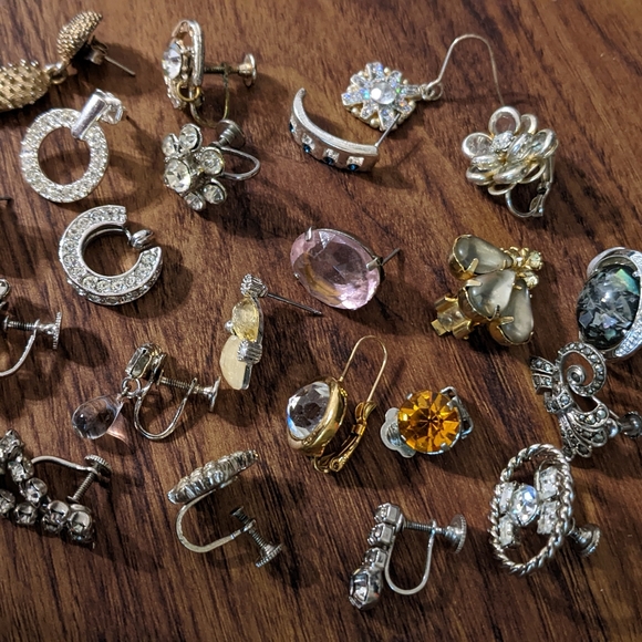 Midcentury single earrings shiny ✨ lot - Picture 1 of 5